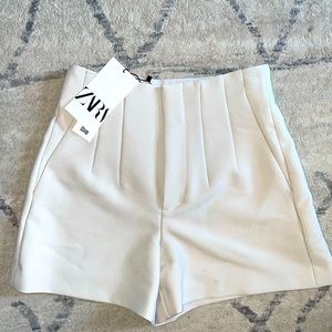 Zara Cream Shorts 💫